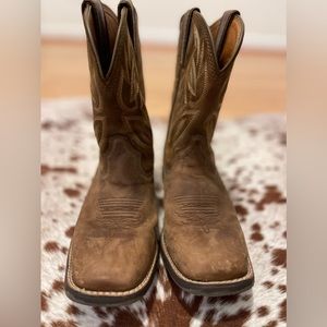 Youth Justin’s Cowboy Boots Size 4.